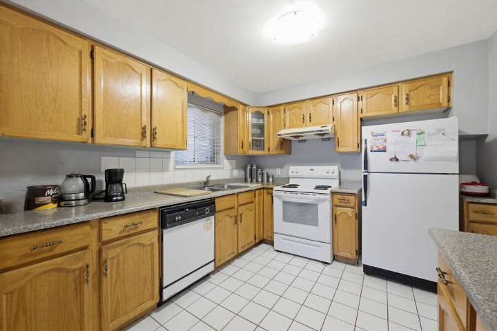 Photo 10 at 557 E 44th Avenue, Fraser VE, Vancouver East