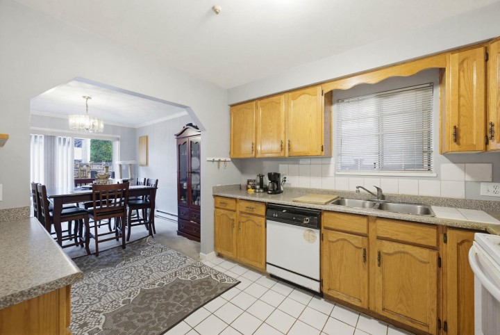 Photo 11 at 557 E 44th Avenue, Fraser VE, Vancouver East