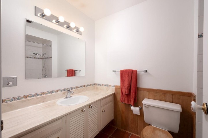 Photo 20 at 704 - 235 Keith Road, Cedardale, West Vancouver