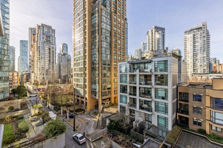 Photo 4 at 701 - 1133 Homer Street, Yaletown, Vancouver West