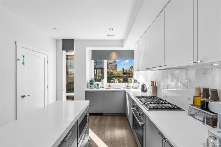 Photo 12 at 7623 Yukon Street, Marpole, Vancouver West