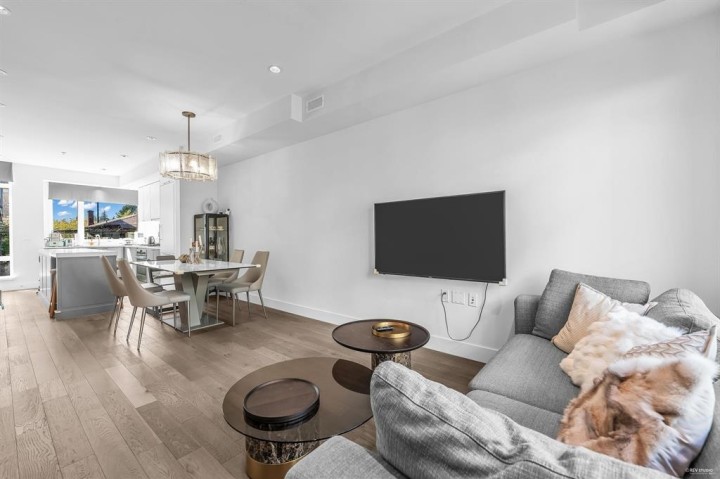 Photo 4 at 7623 Yukon Street, Marpole, Vancouver West