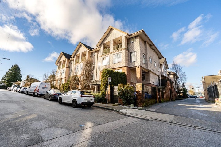 Photo 2 at 211 - 5625 Senlac Street, Killarney VE, Vancouver East