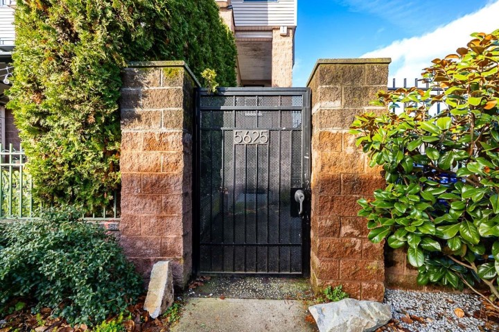 Photo 5 at 211 - 5625 Senlac Street, Killarney VE, Vancouver East