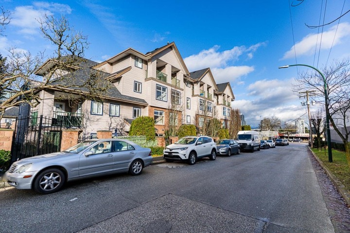 Photo 4 at 211 - 5625 Senlac Street, Killarney VE, Vancouver East