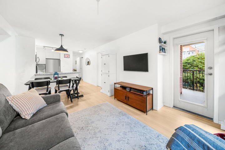 Photo 7 at 203 - 930 W 16th Avenue, Cambie, Vancouver West