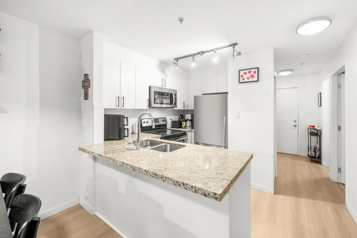 Photo 10 at 203 - 930 W 16th Avenue, Cambie, Vancouver West