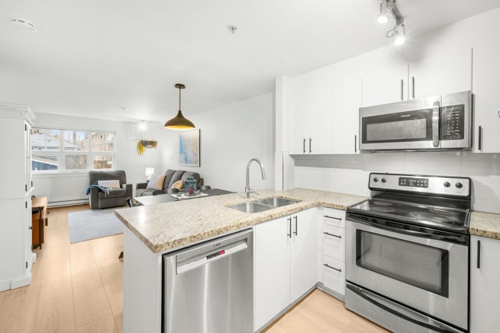 Photo 8 at 203 - 930 W 16th Avenue, Cambie, Vancouver West