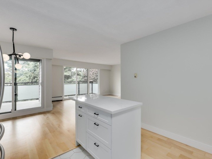 Photo 5 at 307 - 2255 York Avenue, Kitsilano, Vancouver West
