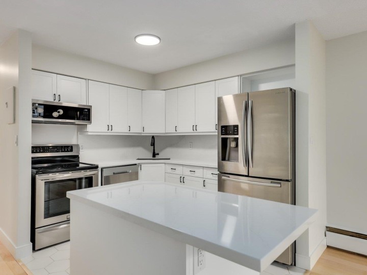 Photo 4 at 307 - 2255 York Avenue, Kitsilano, Vancouver West