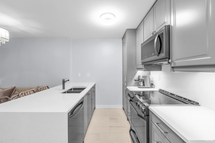 Photo 15 at 410 - 909 Mainland Street, Yaletown, Vancouver West