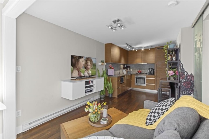 Photo 7 at 705 - 565 Smithe Street, Downtown VW, Vancouver West