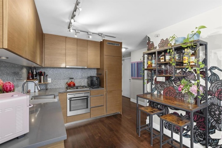 Photo 9 at 705 - 565 Smithe Street, Downtown VW, Vancouver West