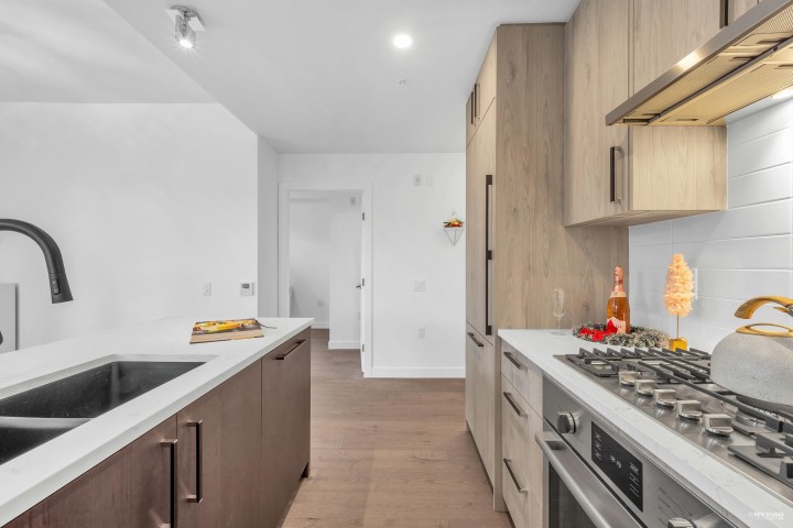 Photo 14 at 305 - 6859 Cambie Street, South Cambie, Vancouver West