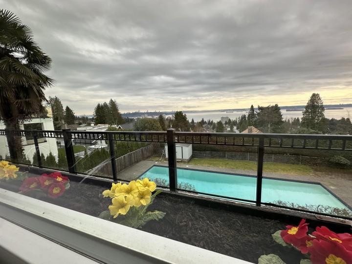 Photo 3 at 2390 Palmerston Avenue, Dundarave, West Vancouver