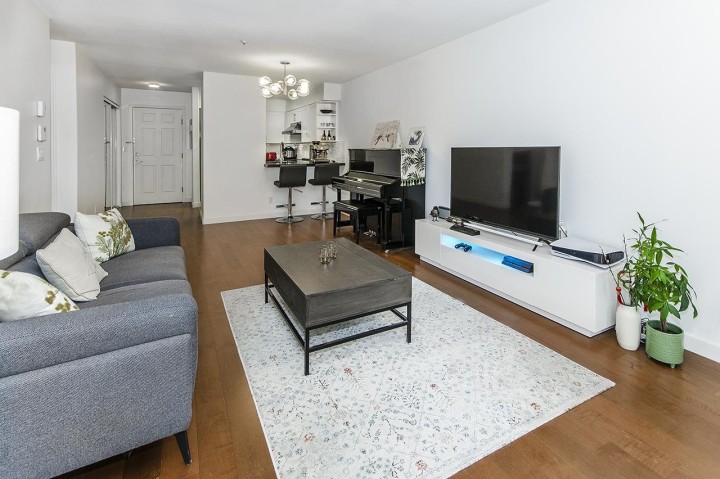 Photo 7 at 210 - 5788 Vine Street, Kerrisdale, Vancouver West