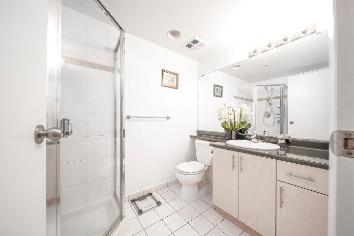 Photo 15 at 2303 - 1188 Howe Street, Downtown VW, Vancouver West