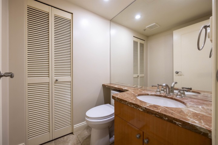 Photo 7 at 205 - 638 W 45th Avenue, Oakridge VW, Vancouver West