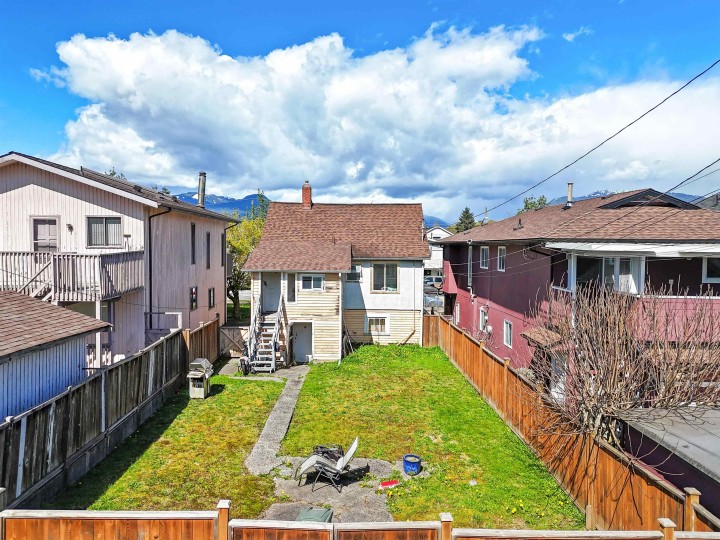 Photo 12 at 3318 William Street, Renfrew VE, Vancouver East