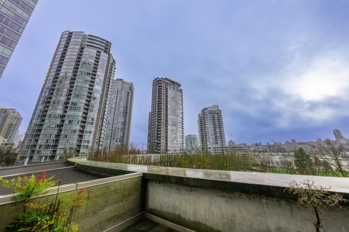 Photo 16 at 506 - 583 Beach Crescent, Yaletown, Vancouver West