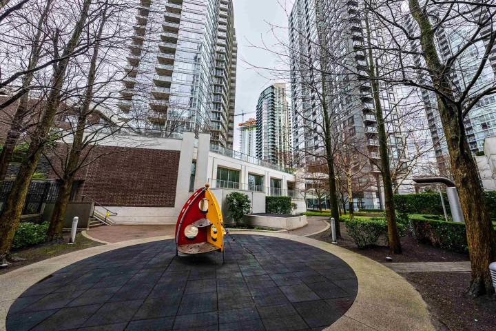 Photo 20 at 506 - 583 Beach Crescent, Yaletown, Vancouver West