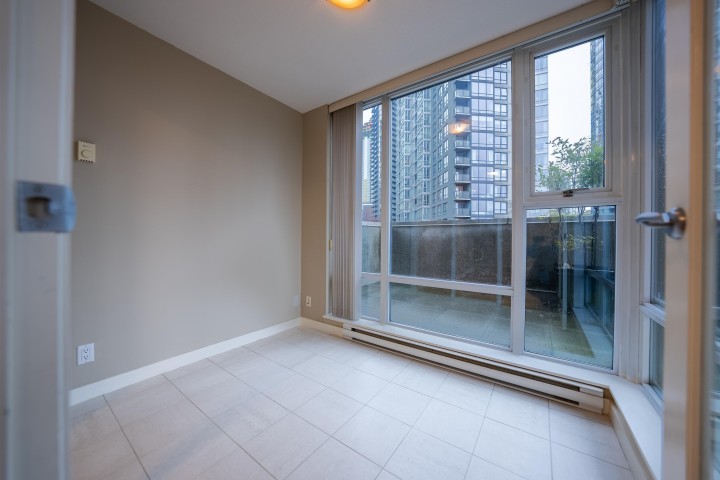 Photo 4 at 506 - 583 Beach Crescent, Yaletown, Vancouver West