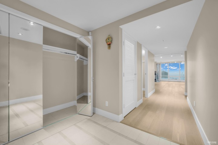 Photo 17 at 602 - 590 Nicola Street, Coal Harbour, Vancouver West