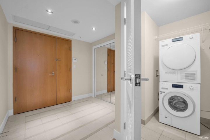 Photo 12 at 602 - 590 Nicola Street, Coal Harbour, Vancouver West