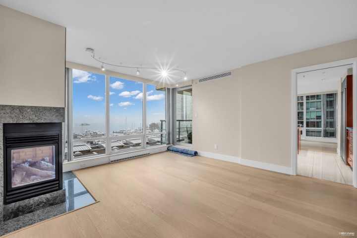 Photo 3 at 602 - 590 Nicola Street, Coal Harbour, Vancouver West