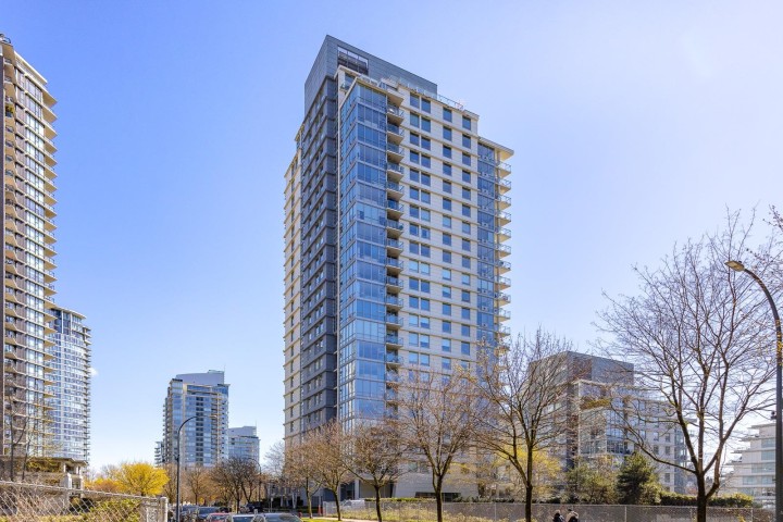 Photo 4 at 301 - 638 Beach Crescent, Yaletown, Vancouver West
