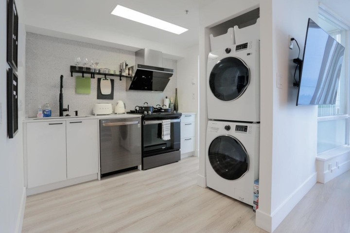 Photo 10 at 805 - 1166 Melville Street, Coal Harbour, Vancouver West