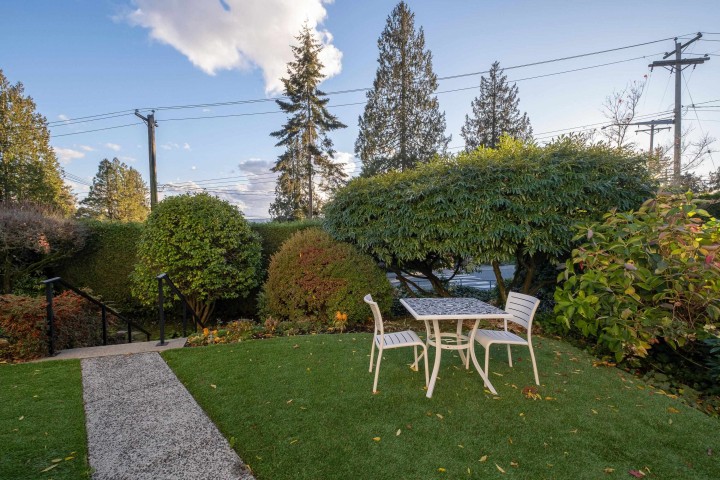 Photo 7 at 3260 Travers Avenue, West Bay, West Vancouver