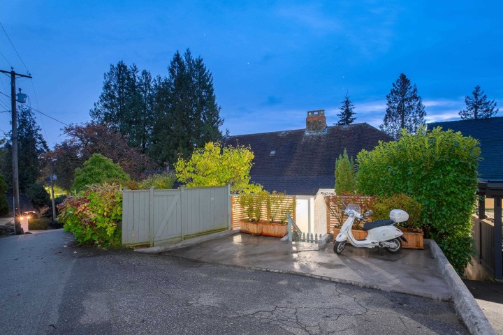 Photo 24 at 3260 Travers Avenue, West Bay, West Vancouver
