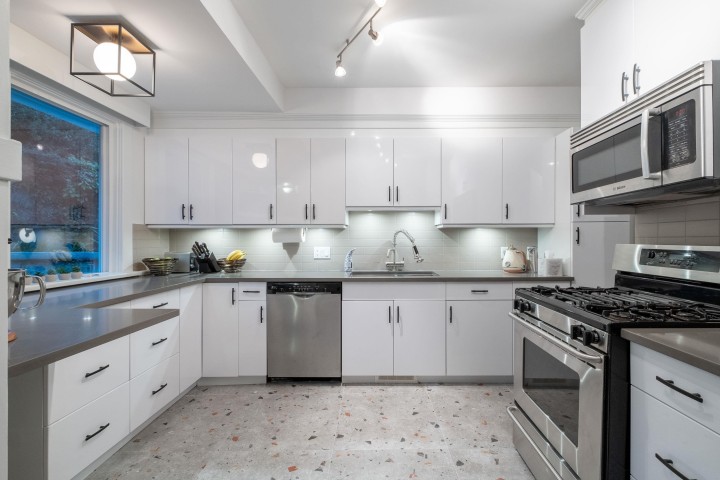 Photo 10 at 3260 Travers Avenue, West Bay, West Vancouver