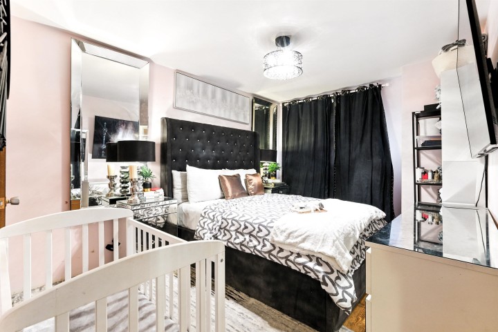 Photo 12 at 4987 Hoy Street, Collingwood VE, Vancouver East