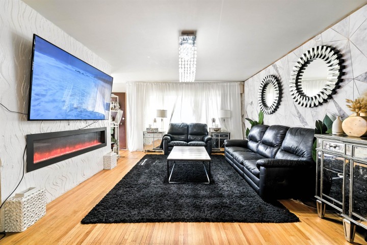 Photo 3 at 4987 Hoy Street, Collingwood VE, Vancouver East