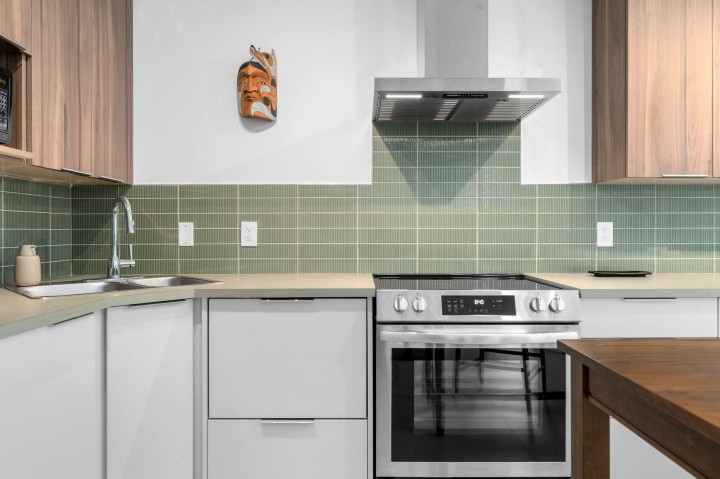 Photo 12 at 101A - 460 14th Street, Ambleside, West Vancouver