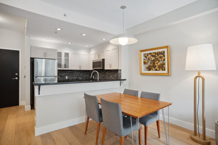 Photo 7 at 100 - 1688 Robson Street, West End VW, Vancouver West