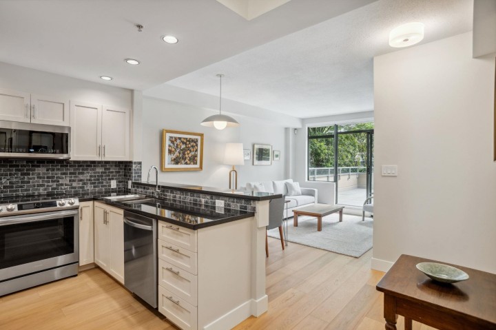 Photo 10 at 100 - 1688 Robson Street, West End VW, Vancouver West