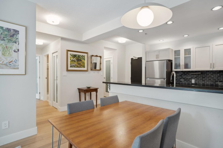 Photo 8 at 100 - 1688 Robson Street, West End VW, Vancouver West