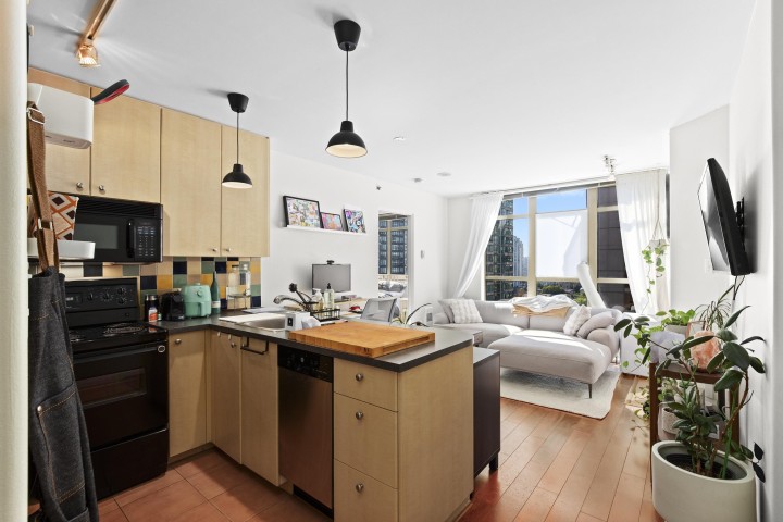 Photo 4 at 1105 - 819 Hamilton Street, Downtown VW, Vancouver West