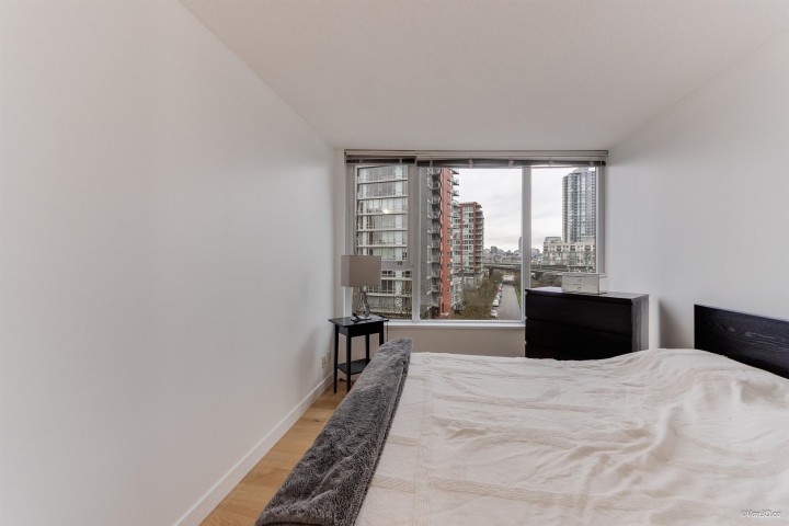 Photo 13 at 703 - 33 Smithe Street, Yaletown, Vancouver West