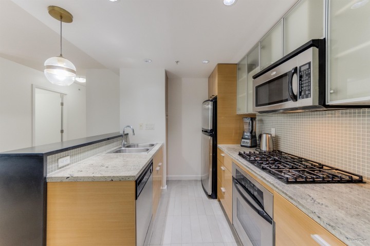 Photo 7 at 703 - 33 Smithe Street, Yaletown, Vancouver West