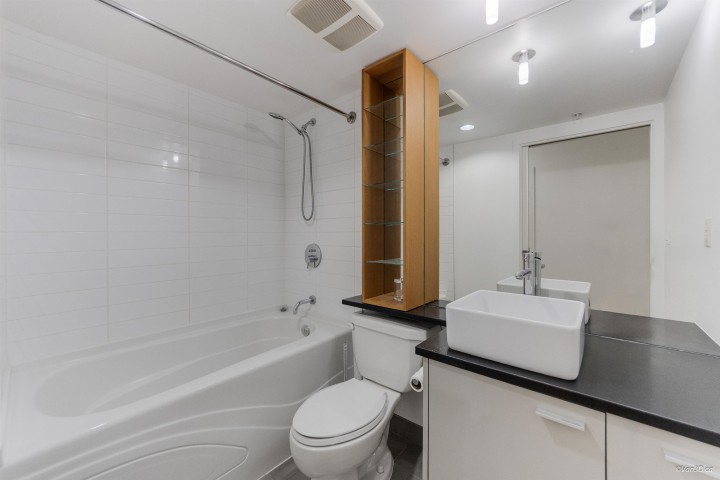 Photo 14 at 703 - 33 Smithe Street, Yaletown, Vancouver West