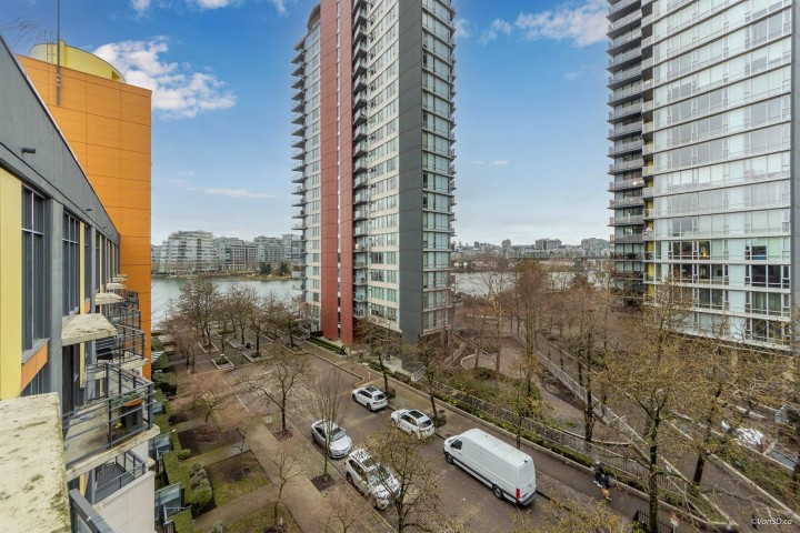 Photo 4 at 703 - 33 Smithe Street, Yaletown, Vancouver West