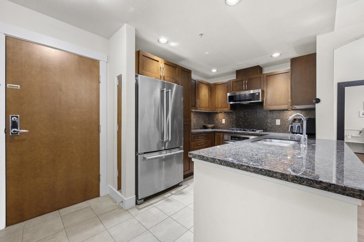 Photo 6 at 204 - 6333 Larkin Drive, University VW, Vancouver West