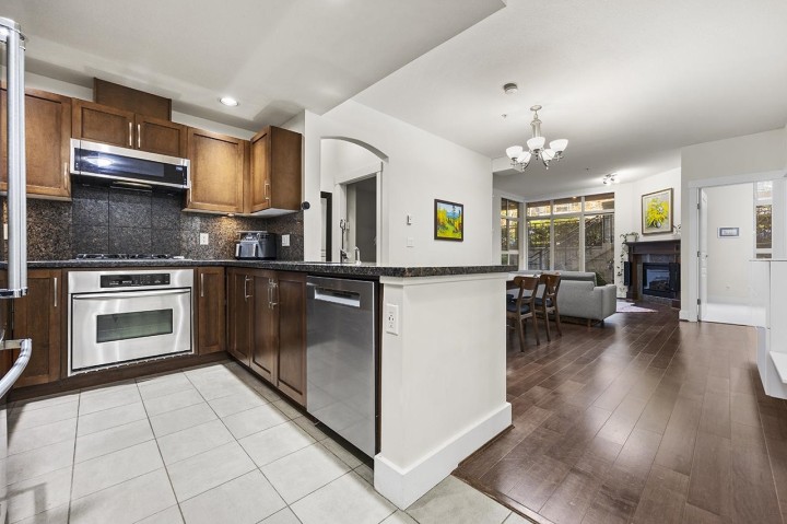 Photo 5 at 204 - 6333 Larkin Drive, University VW, Vancouver West