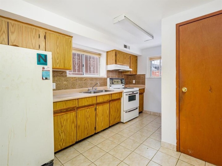 Photo 9 at 3687 E 26th Avenue, Renfrew Heights, Vancouver East