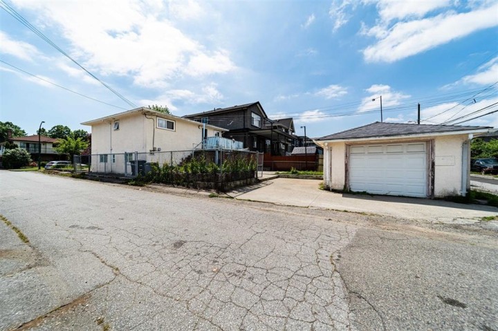 Photo 18 at 3687 E 26th Avenue, Renfrew Heights, Vancouver East