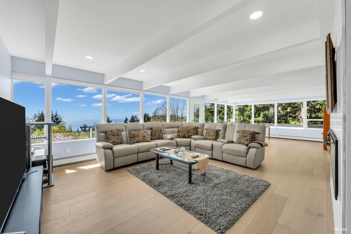 Photo 5 at 2755 Skilift Place, Chelsea Park, West Vancouver